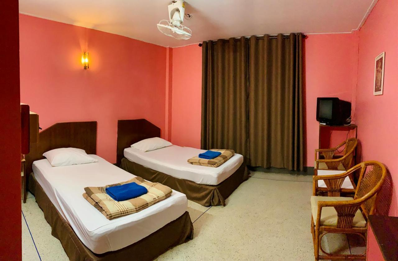 Phimai Inn Hotel Bagian luar foto
